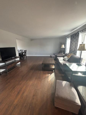 Arlington Heights 5bd 3bth sleeps 14 with driveway parking
